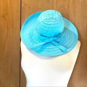 Triangl Boey Bucket White Hat 